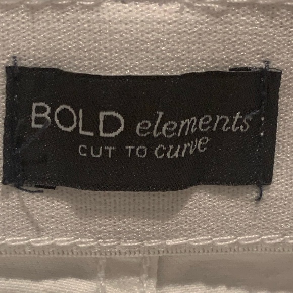 💕EUC💕 Bold Elements White Jean Shorts - Size 6 - Picture 3 of 3